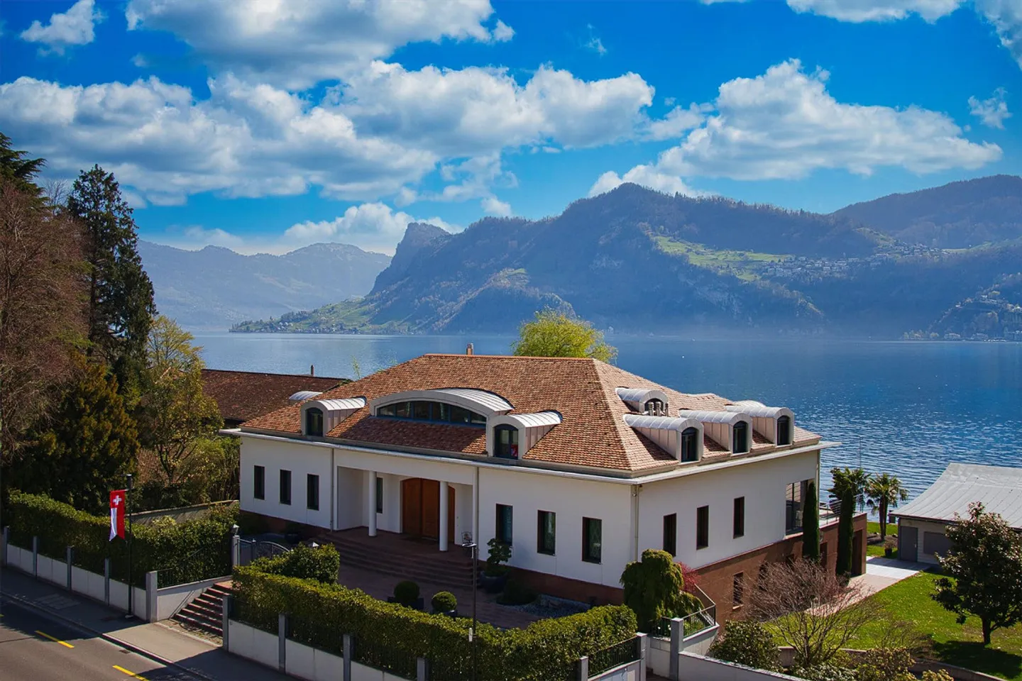 Centrally Located 4 1/2 Room Apartment with Unobstructed Lake View - Photo 1 of 3