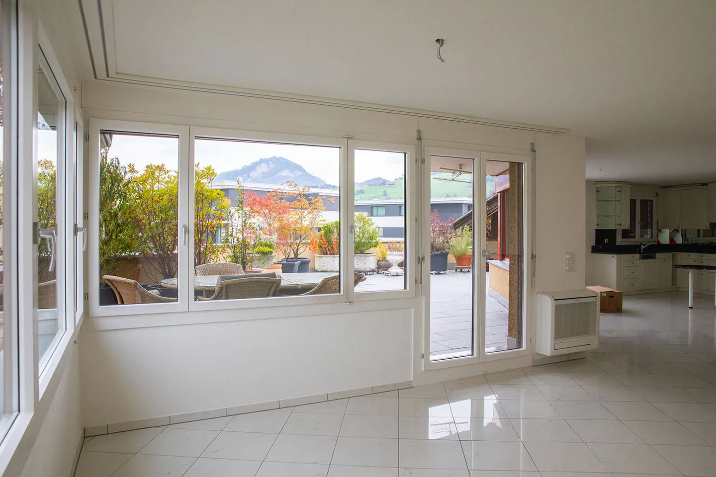 Grosszügige 4-Zimmer-Dachwohnung mit Cheminée in Stans - Foto 3 von 12