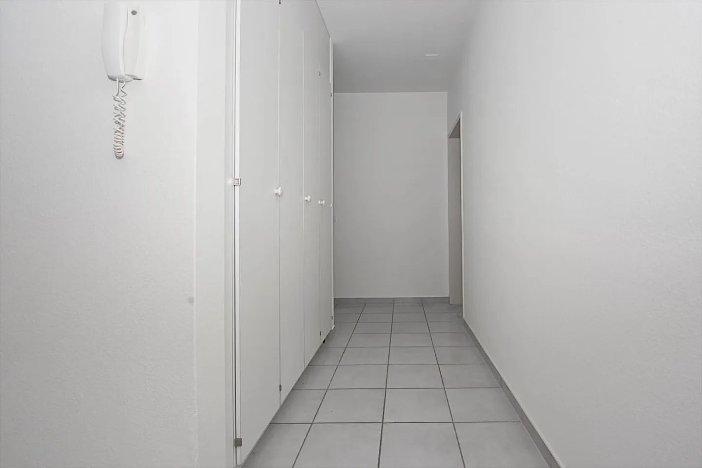 Apartment for rent - Photo 3 of 9