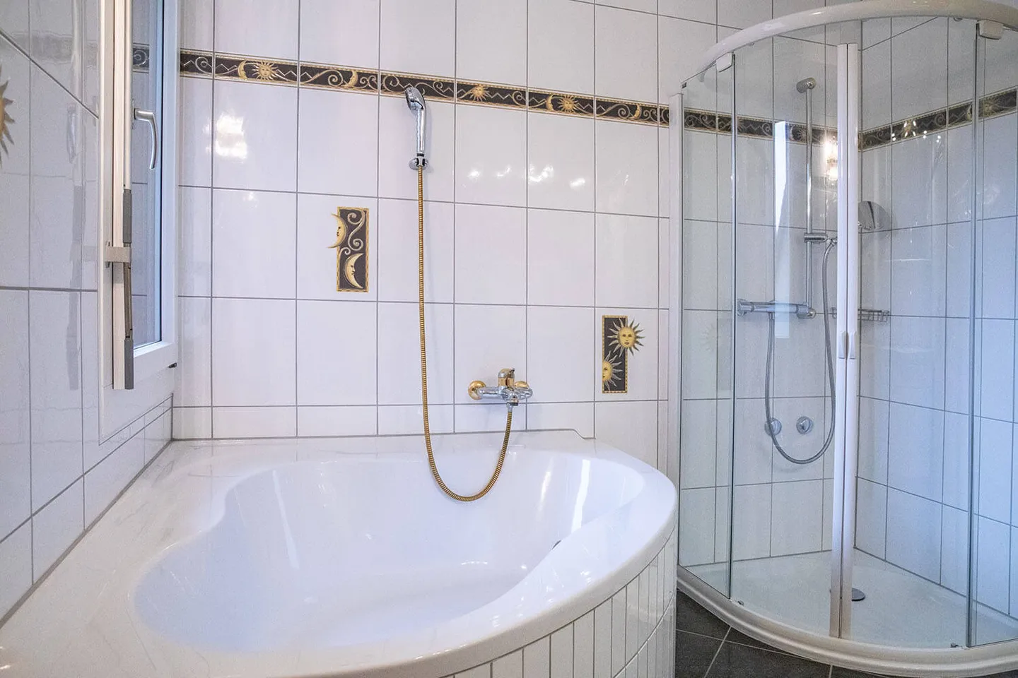 Grosszügige 4-Zimmer-Dachwohnung mit Cheminée in Stans - Foto 5 von 12