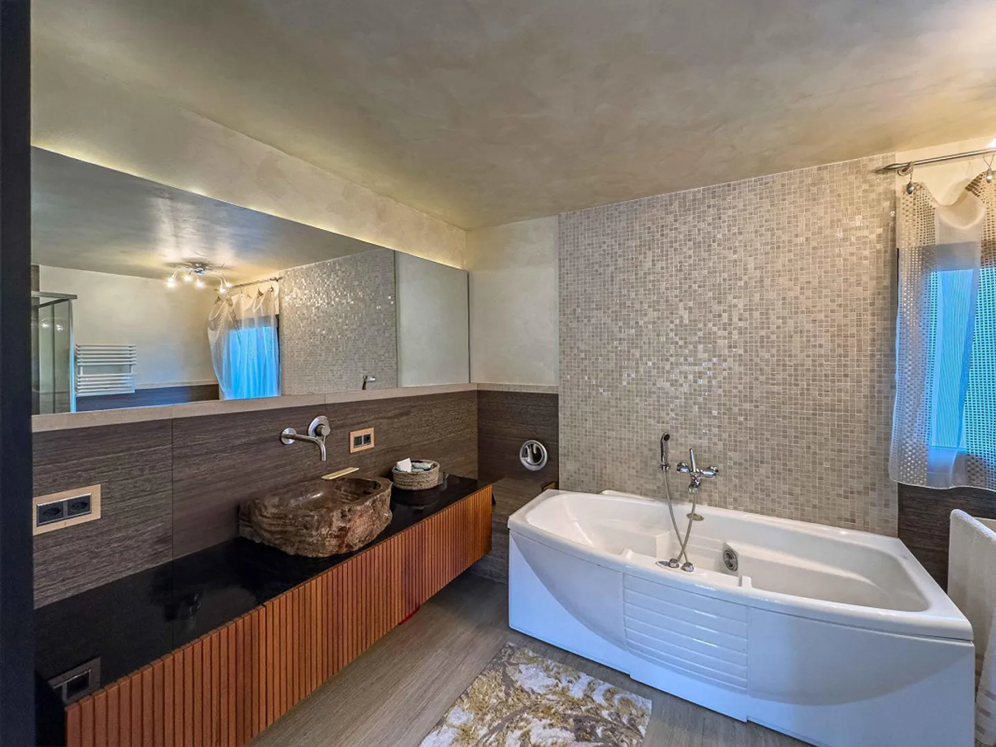 Villa moderne avec piscine intérieure à Collina d’Oro - Photo 8 sur 16