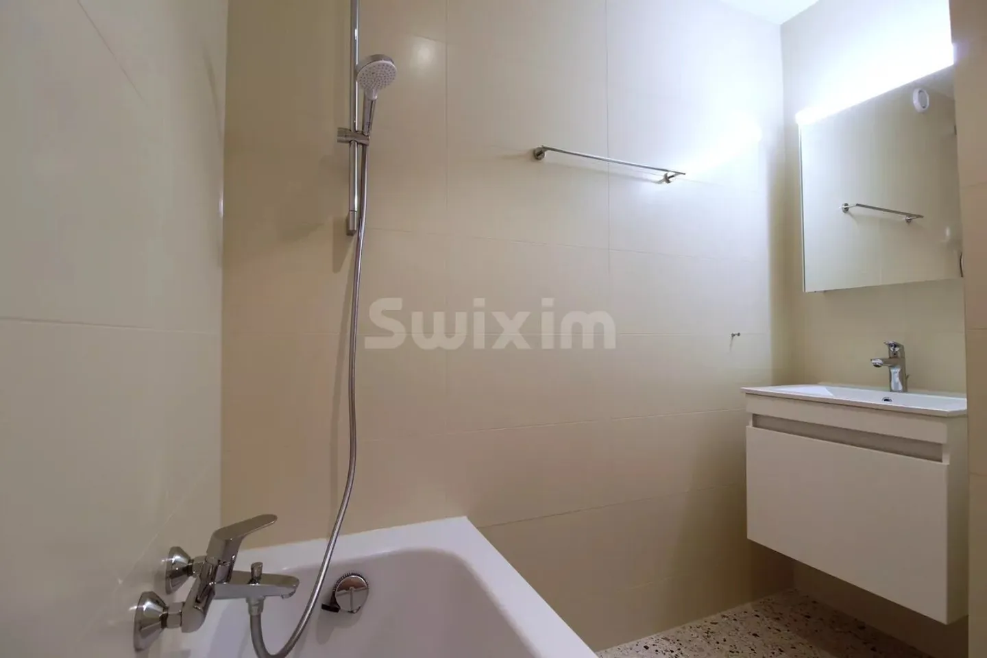 Appartamento completamente ristrutturato con vista - Foto 4 di 6