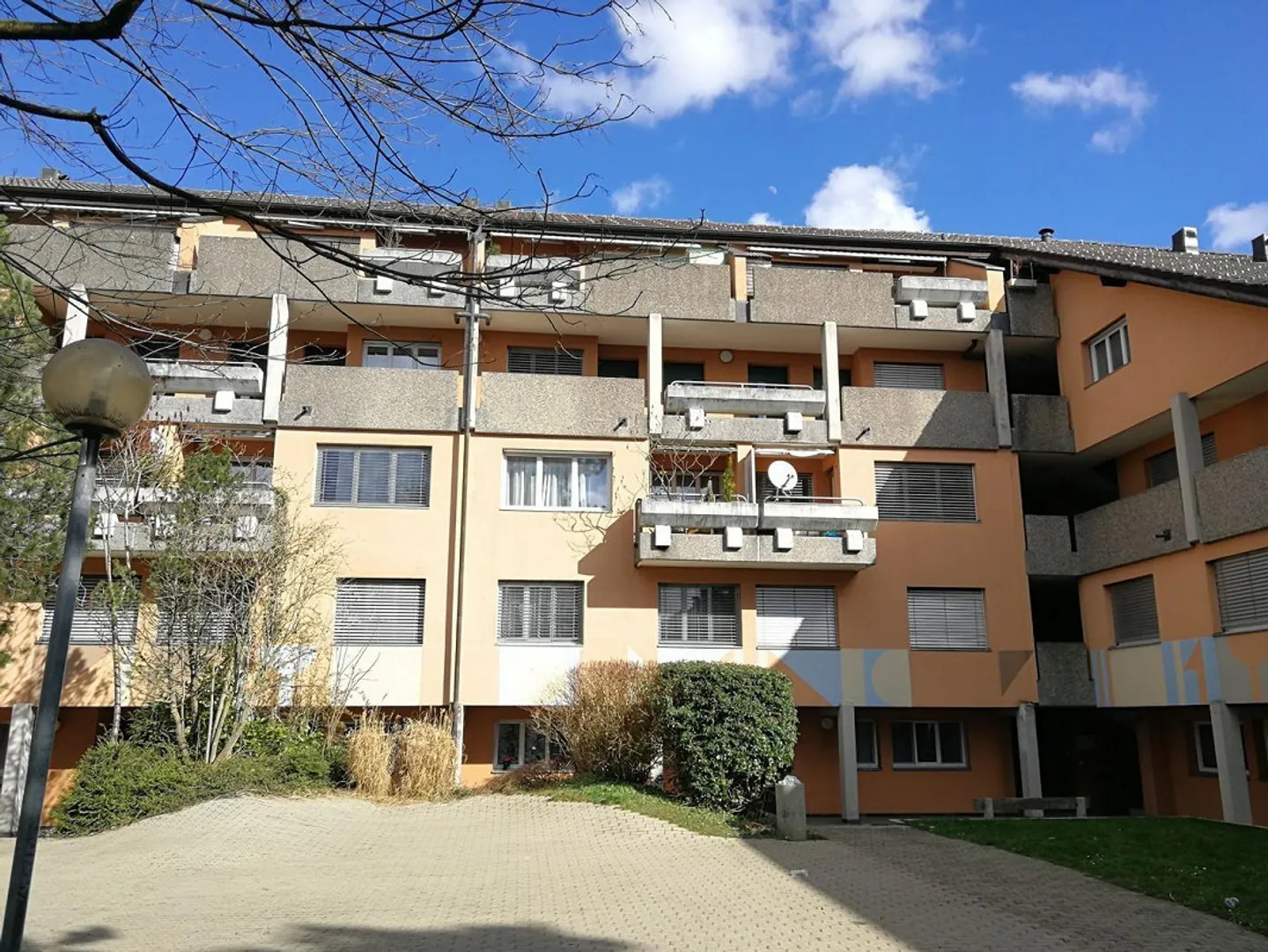 Appartement spacieux avec balcon - Photo 1 sur 8