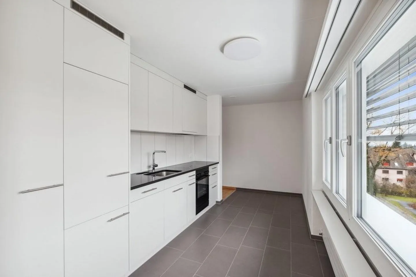 Modern apartment in a quiet location - Photo 4 of 6