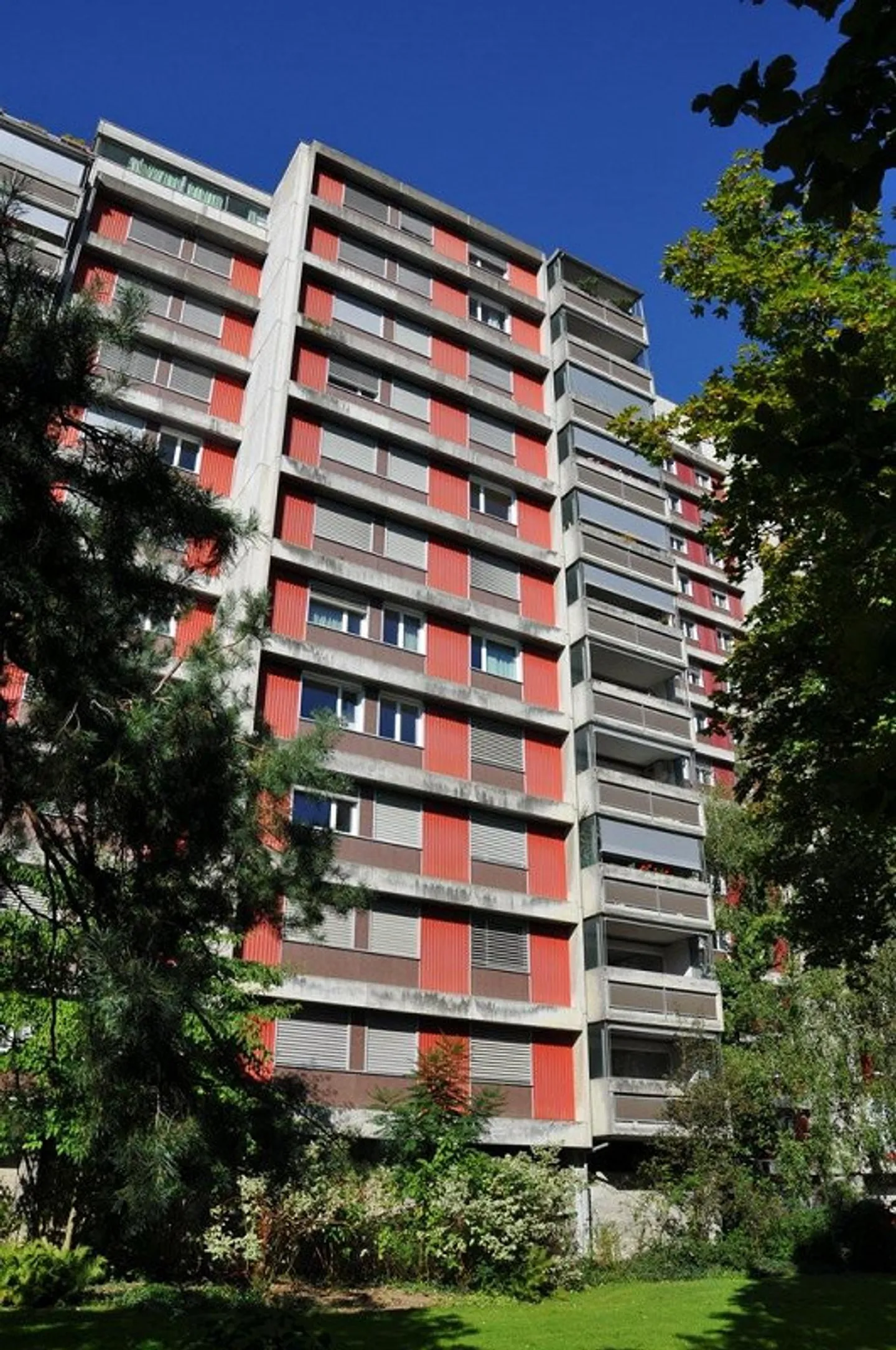 Vivre dans un immeuble de grande hauteur au 10ème étage - Votre nouveau chez-vous dans un emplacement de choix - Photo 1 sur 9