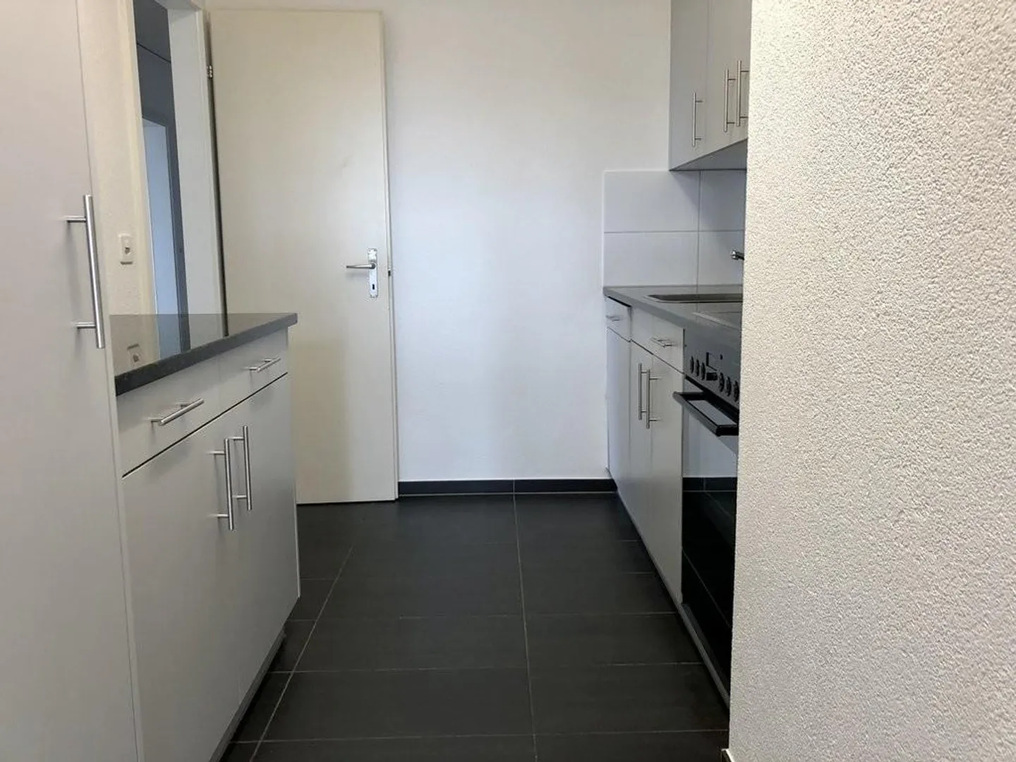 Vivre dans un immeuble de grande hauteur au 10ème étage - Votre nouveau chez-vous dans un emplacement de choix - Photo 3 sur 9