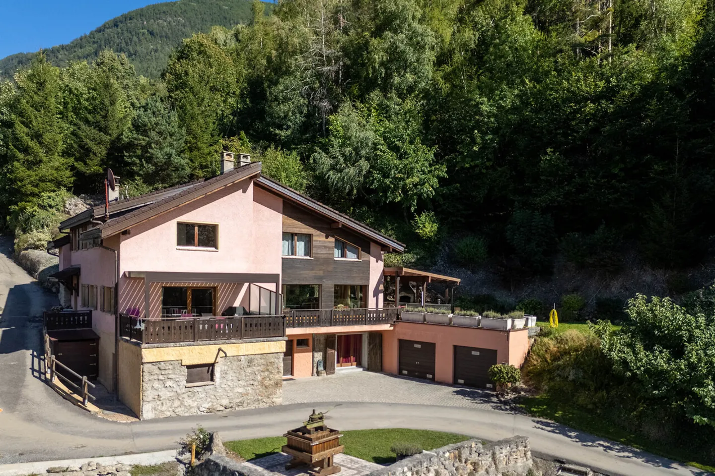 Reihenhaus in idyllischer Lage - Foto 1 von 13