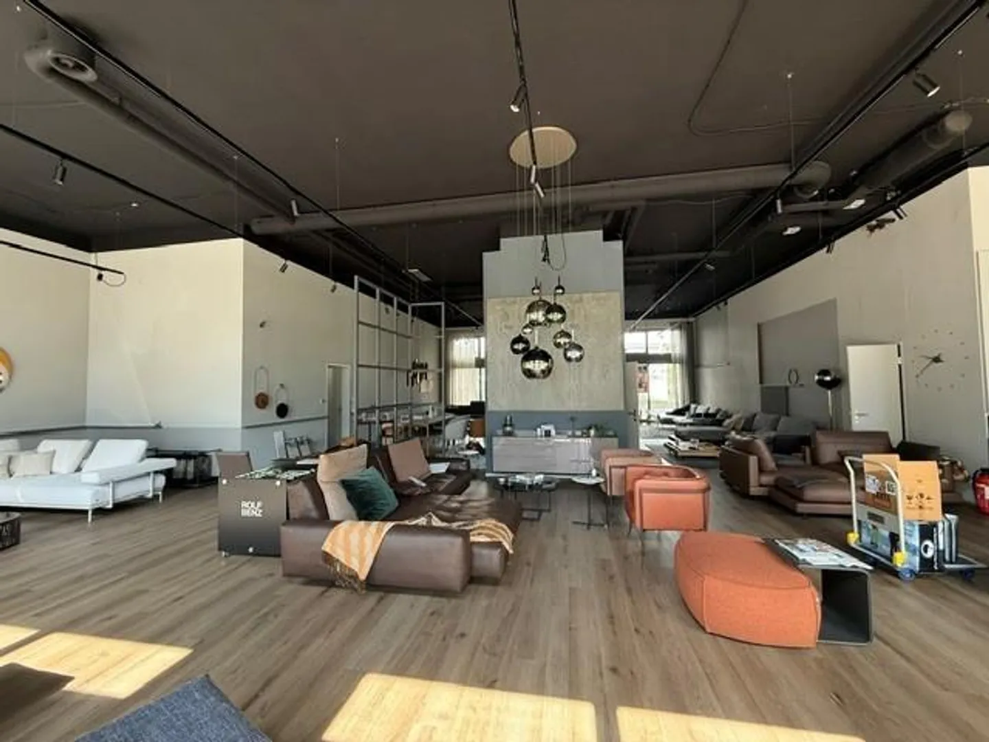 Commercial space(s) on the ground floor for rent - Photo 2 of 4
