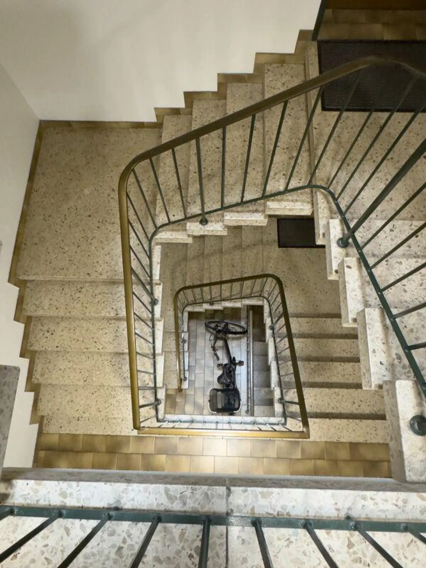 Urbano ma verde, ben collegato! Vivere con un balcone soleggiato e... - Foto 19 di 21