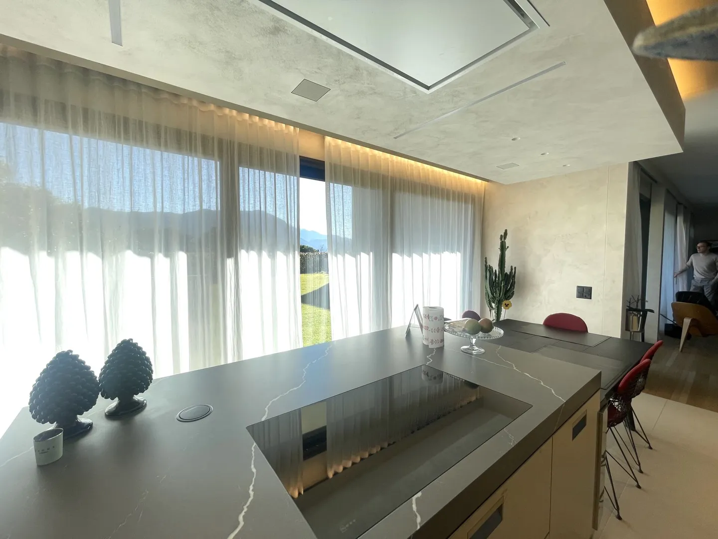 Lugano, Savosa - For rent: Elegant and spacious apartment with private garden, exclusive residence with pool and amenities, 6.5 rooms. - Foto 8 di 20