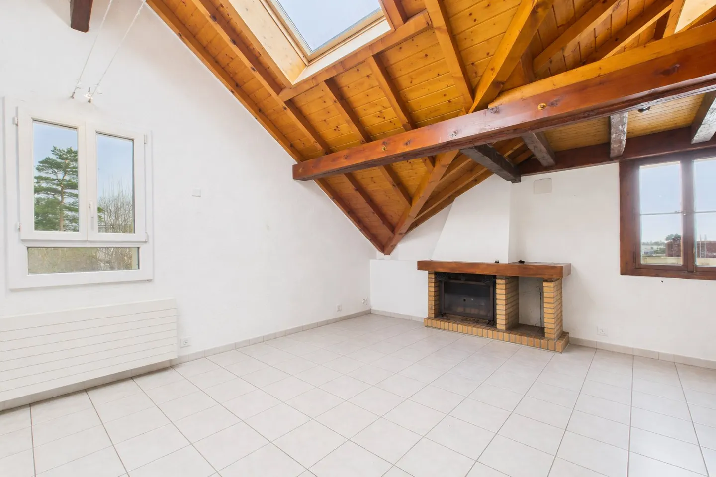 Apartment for rent - Photo 2 of 7