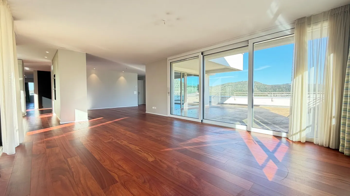 Luxury Penthouse with 187 m² of living space, 139 m² of terraces & 2 parking spaces - Photo 7 of 21