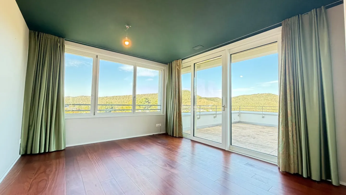 Luxury Penthouse with 187 m² of living space, 139 m² of terraces & 2 parking spaces - Photo 9 of 21