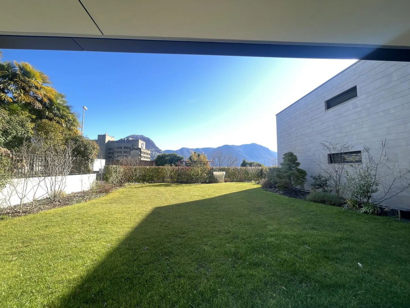 Lugano, Savosa - For rent: Elegant and spacious apartment with private garden, exclusive residence with pool and amenities, 6.5 rooms. - Foto 13 di 20
