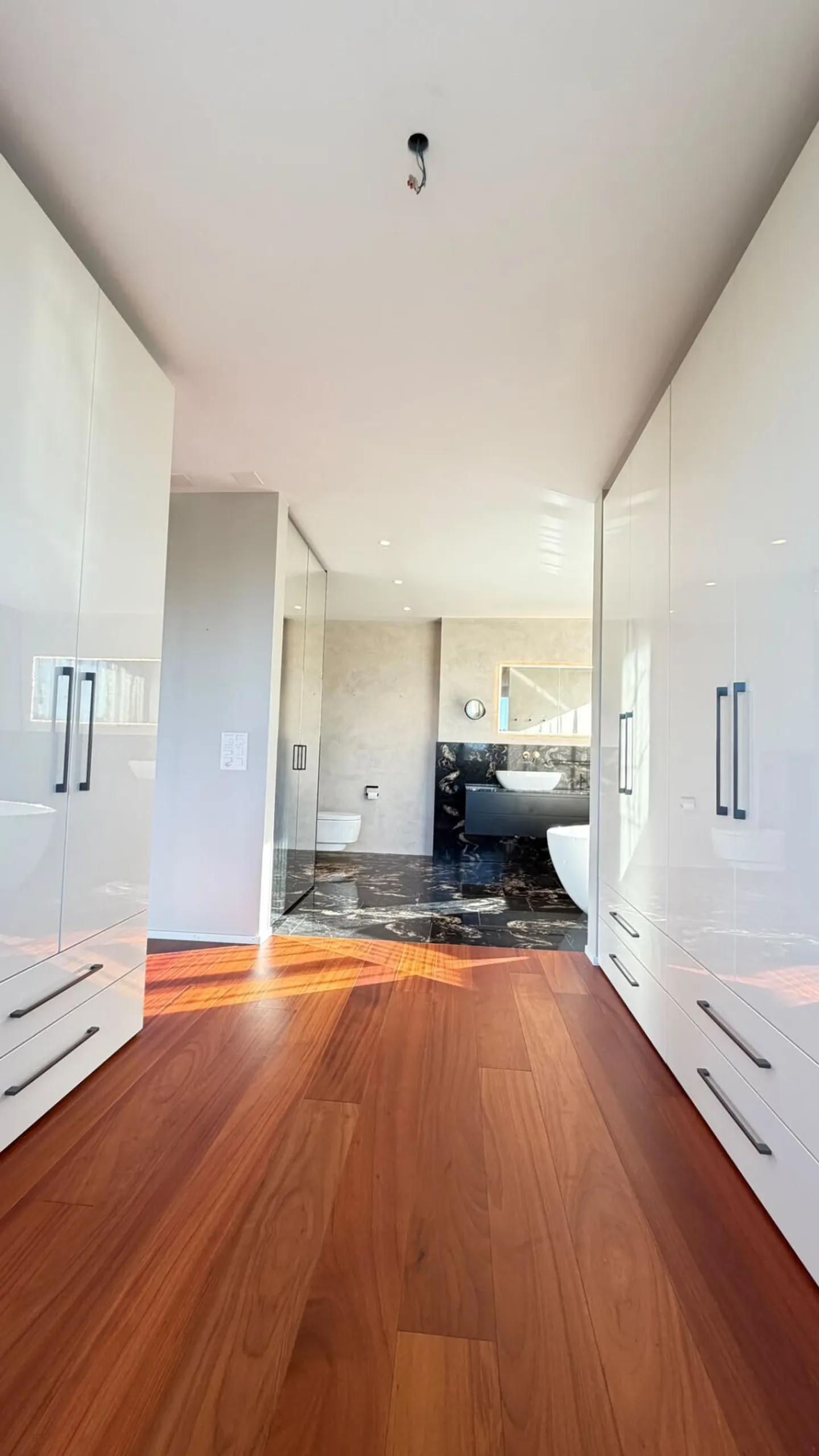 Luxury Penthouse with 187 m² of living space, 139 m² of terraces & 2 parking spaces - Photo 15 of 21