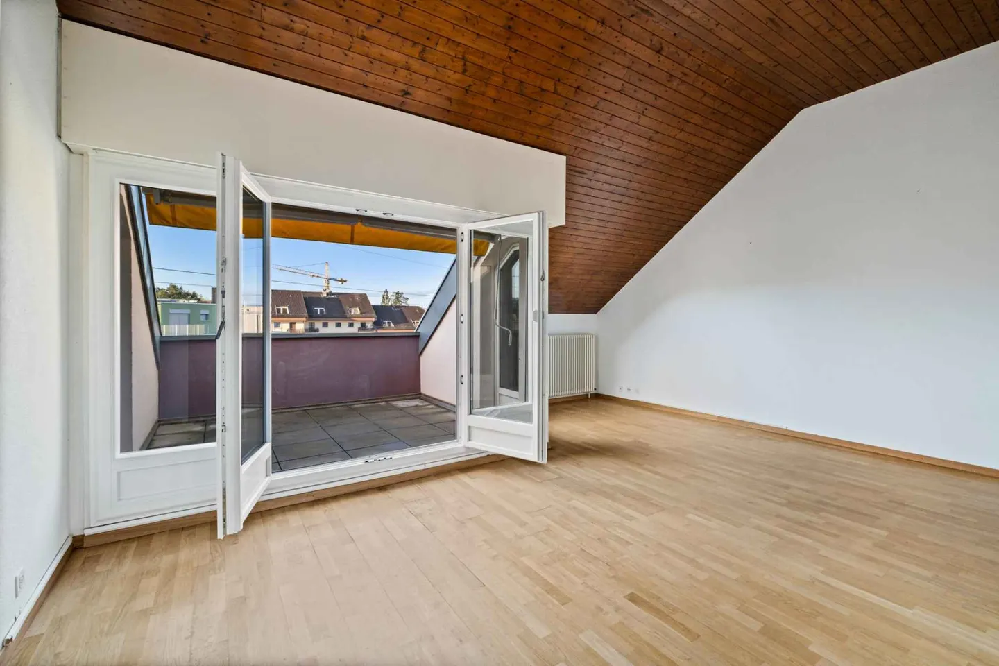 Charming 4-Room Apartment - Photo 2 of 10