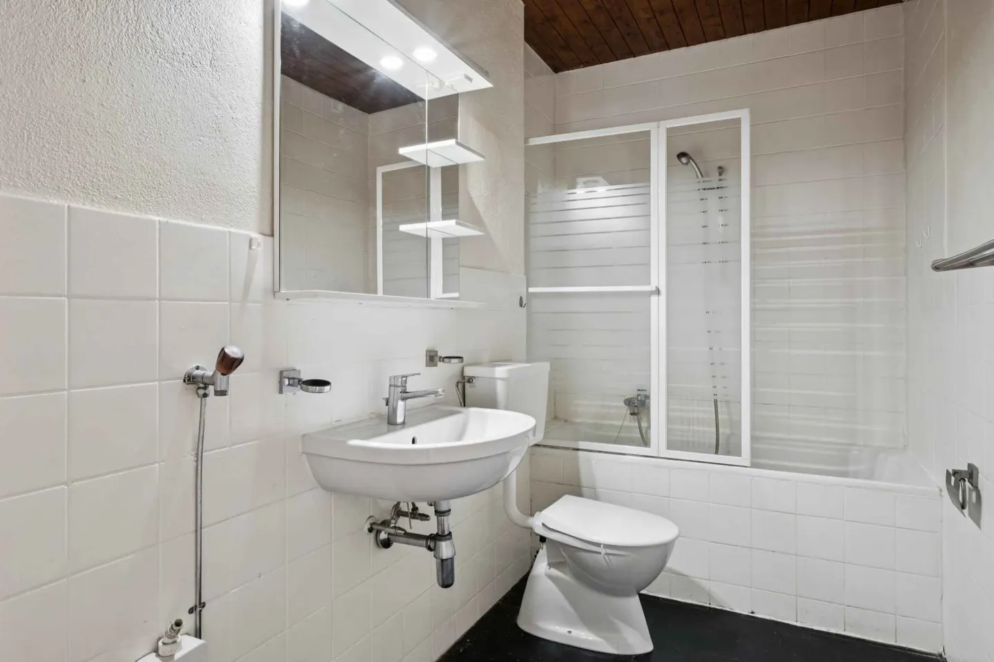 Charming 4-Room Apartment - Photo 9 of 10