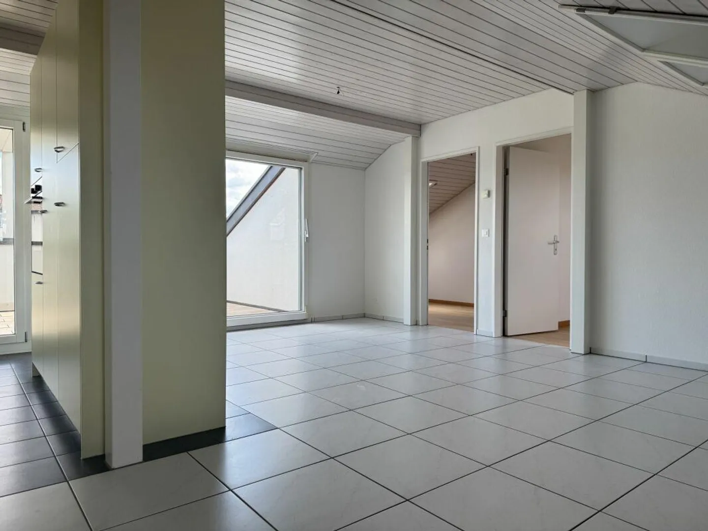 Exclusive penthouse apartment in Sursee - Photo 4 of 11