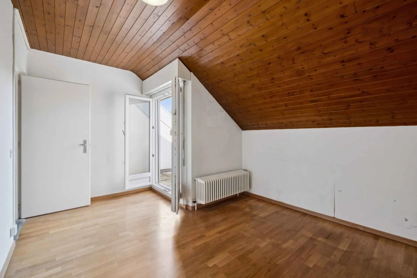 Charming 4-Room Apartment - Photo 8 of 10