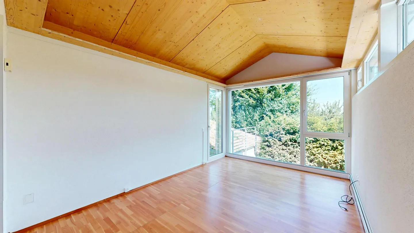 Einzigartige 8,5 Zimmer Split-Level-Villa mit Pool grossem Garten und einem Panoramaausblick - Photo 7 of 13