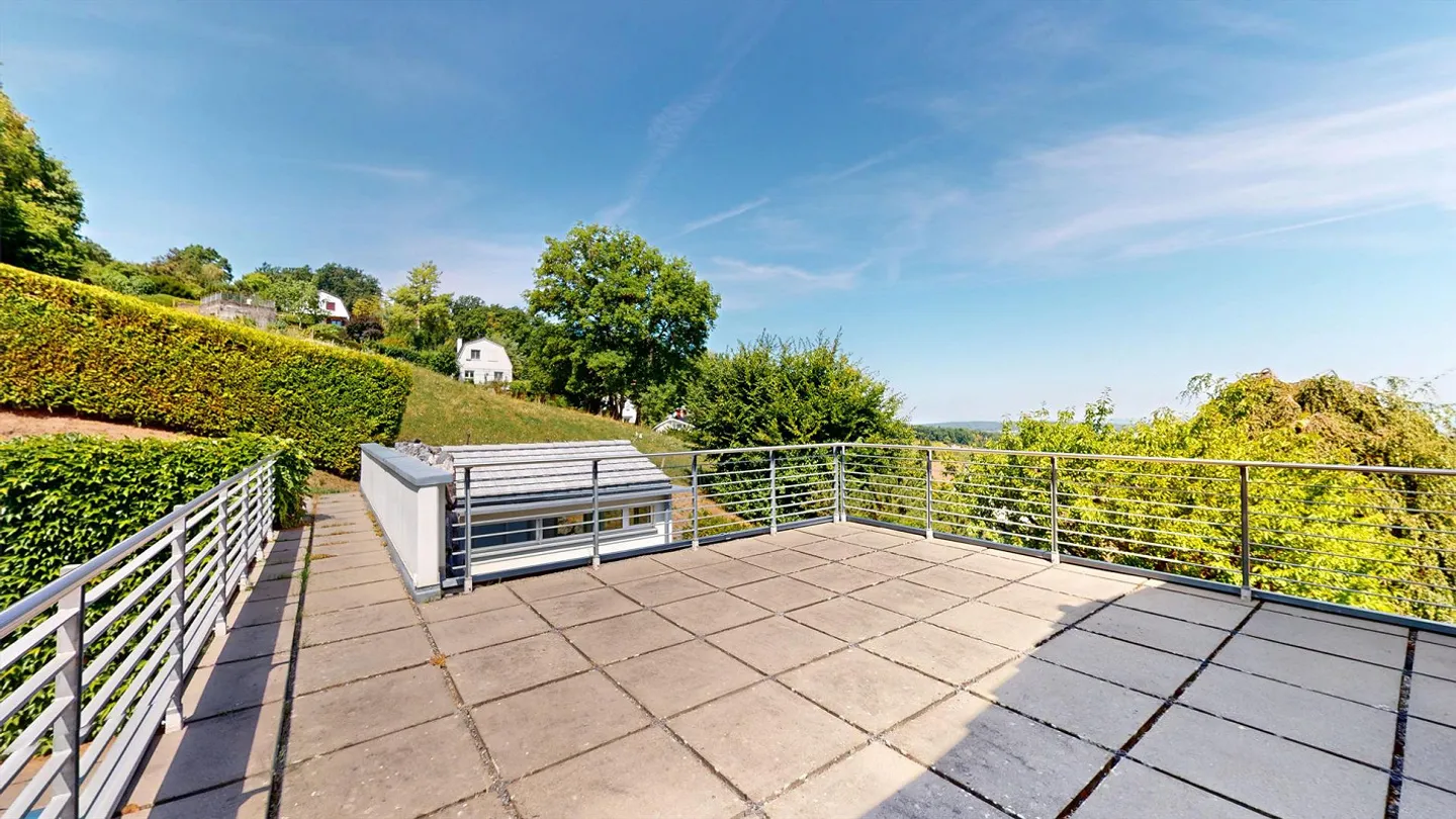Einzigartige 8,5 Zimmer Split-Level-Villa mit Pool grossem Garten und einem Panoramaausblick - Photo 11 of 13