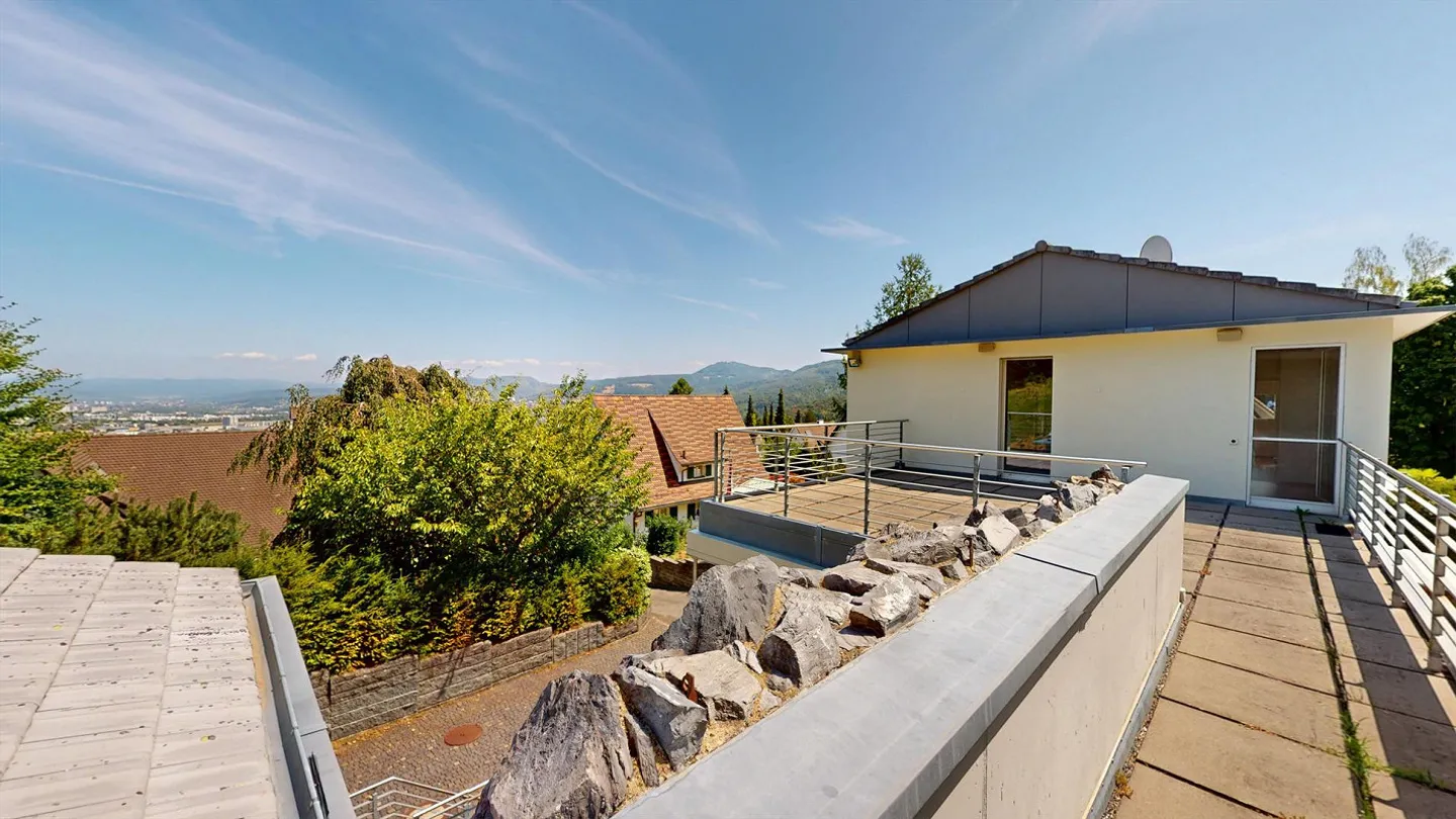 Einzigartige 8,5 Zimmer Split-Level-Villa mit Pool grossem Garten und einem Panoramaausblick - Photo 12 of 13