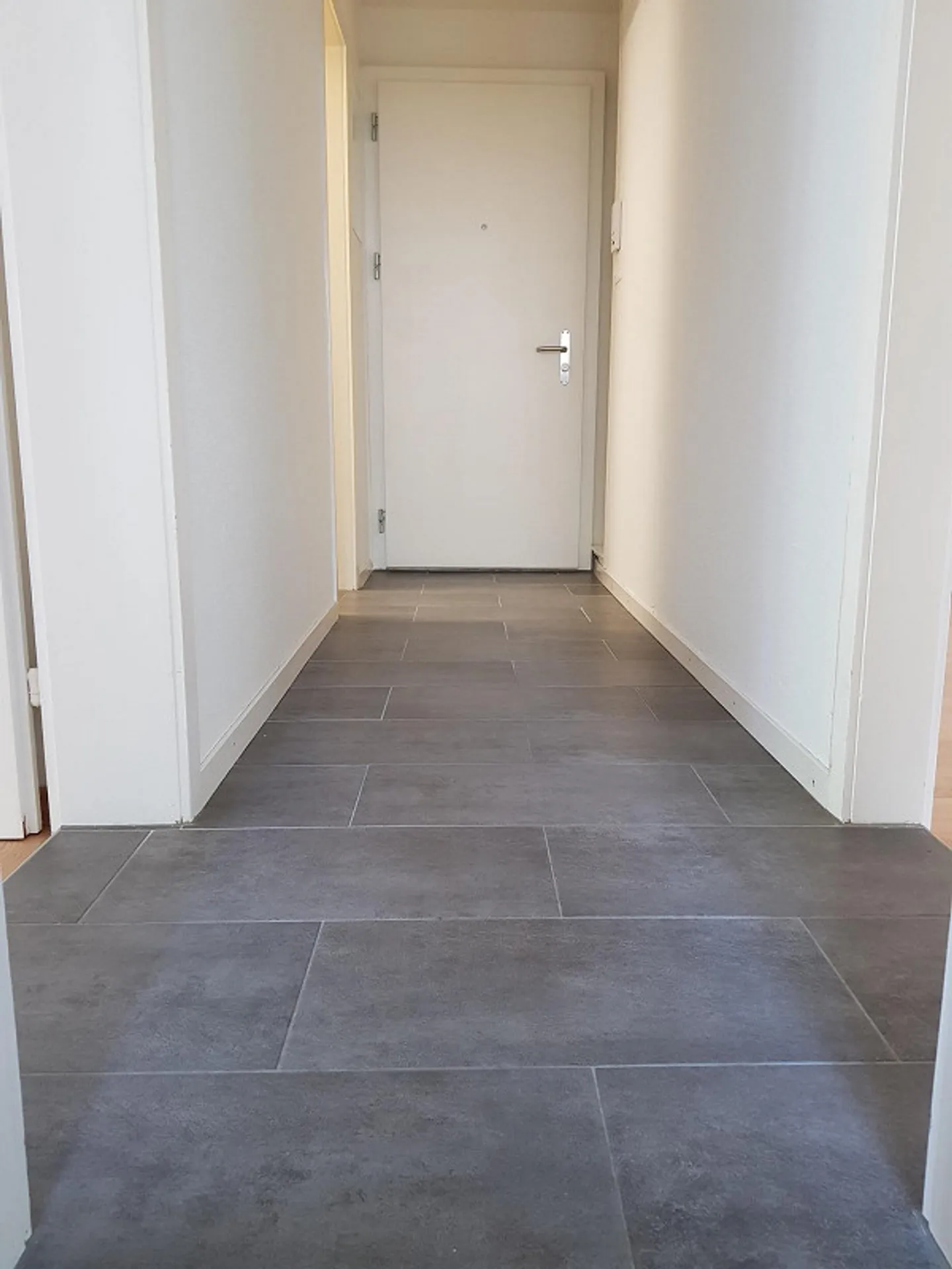 2-room apartment on the ground floor (high ground floor) - From 01.11.2026 or earlier - Photo 2 of 8