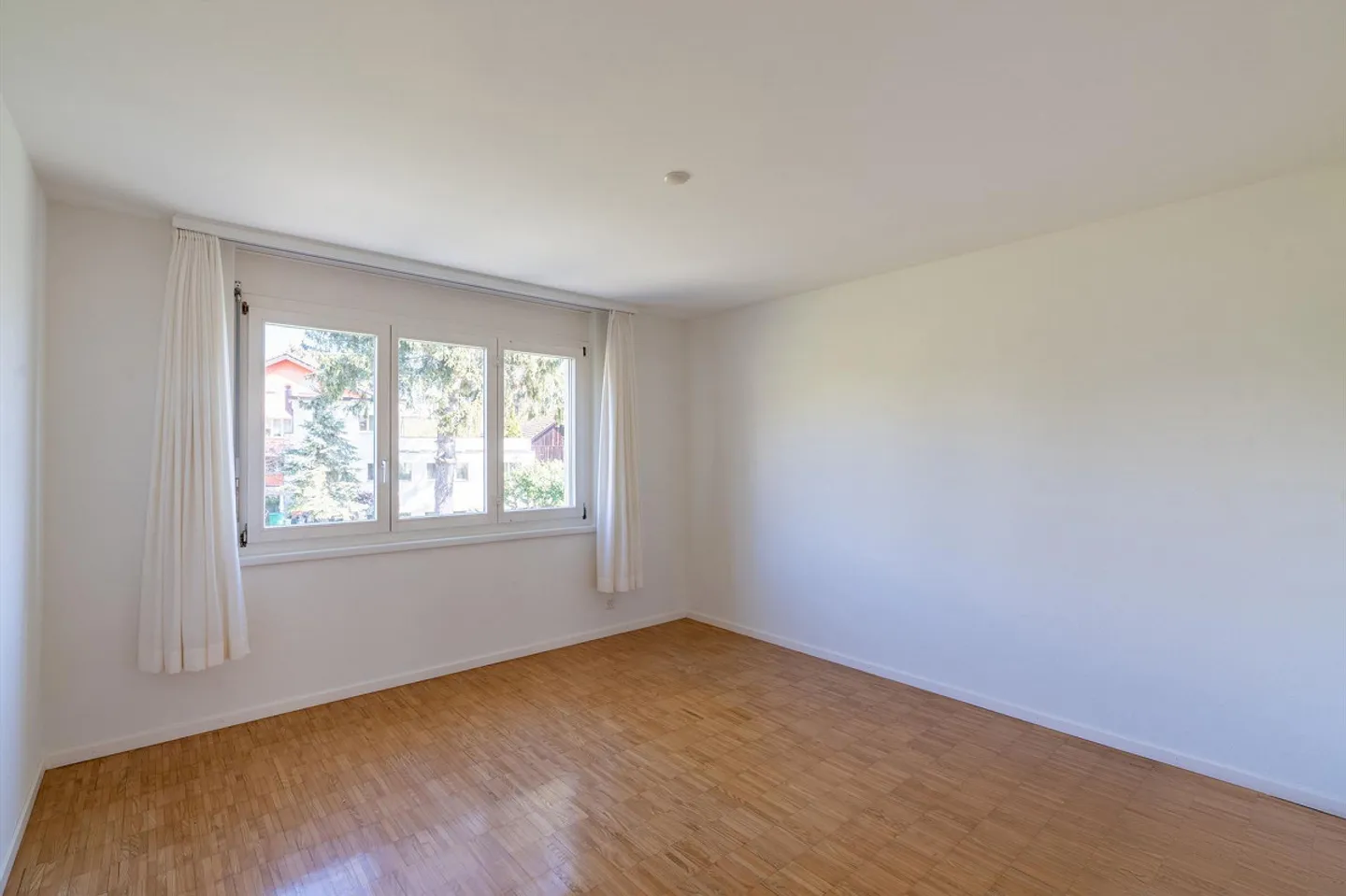 Bright 4.5-room apartment with south balcony in a popular residential area - Photo 8 of 15