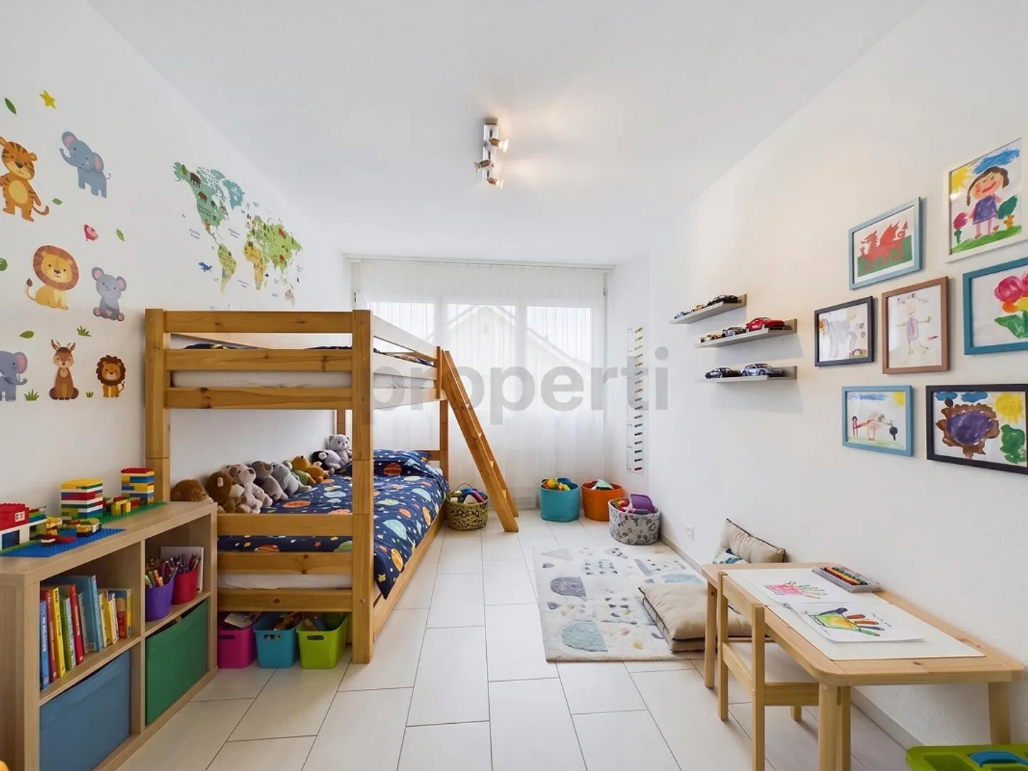 Vivre avec une vue - Maison spacieuse avec trois unités résidentielles et un panorama montagneux époustouflant - Photo 5 sur 13