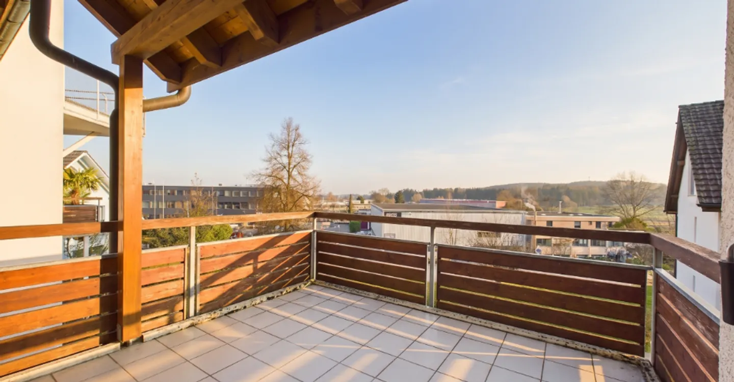 Sunny Family Apartment with 2 Balconies in Affoltern am Albis - Photo 5 of 11