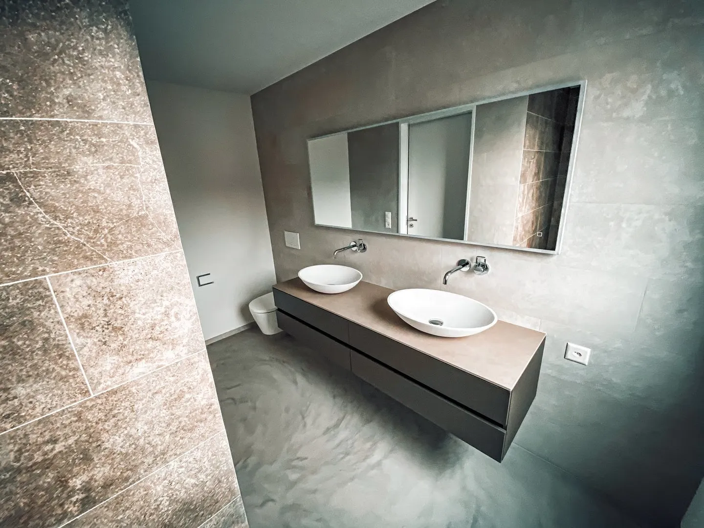 Exklusives 5.5-Zimmer-Einfamilienhaus mit hochwertigem Eigentumsstandard und grosszügigem Garten - Photo 4 sur 24