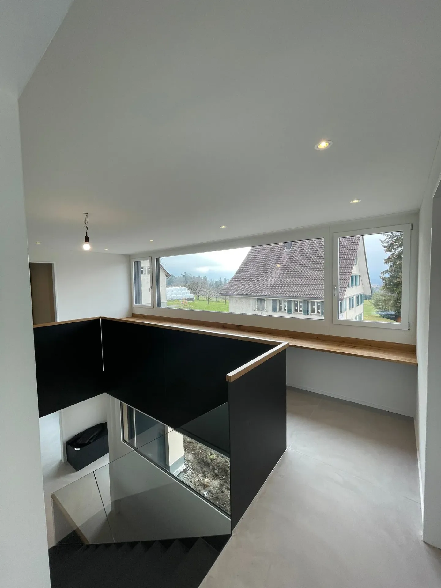 Exklusives 5.5-Zimmer-Einfamilienhaus mit hochwertigem Eigentumsstandard und grosszügigem Garten - Photo 14 sur 24