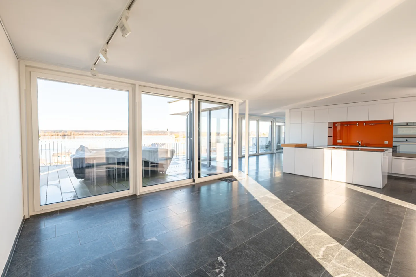 Appartement penthouse exclusif avec vue imprenable sur le lac - Photo 10 sur 21