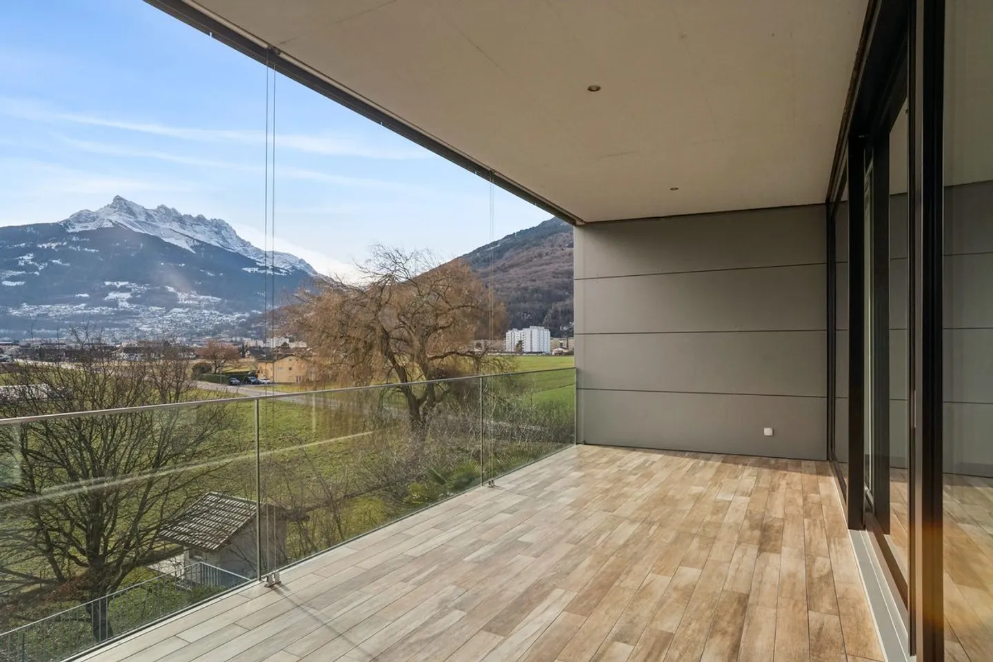 Leben in der Höhe: Geräumiges Penthouse mit Terrasse in Collombey-Muraz - Foto 1 von 11