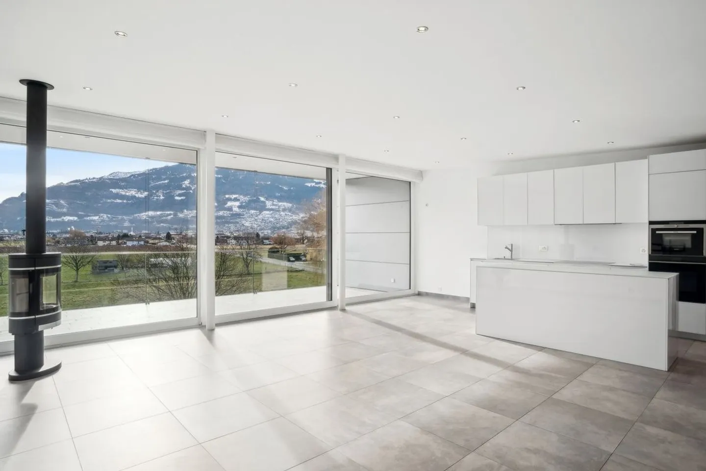 Leben in der Höhe: Geräumiges Penthouse mit Terrasse in Collombey-Muraz - Foto 2 von 11