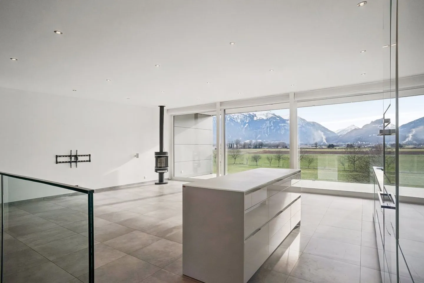 Leben in der Höhe: Geräumiges Penthouse mit Terrasse in Collombey-Muraz - Foto 4 von 11