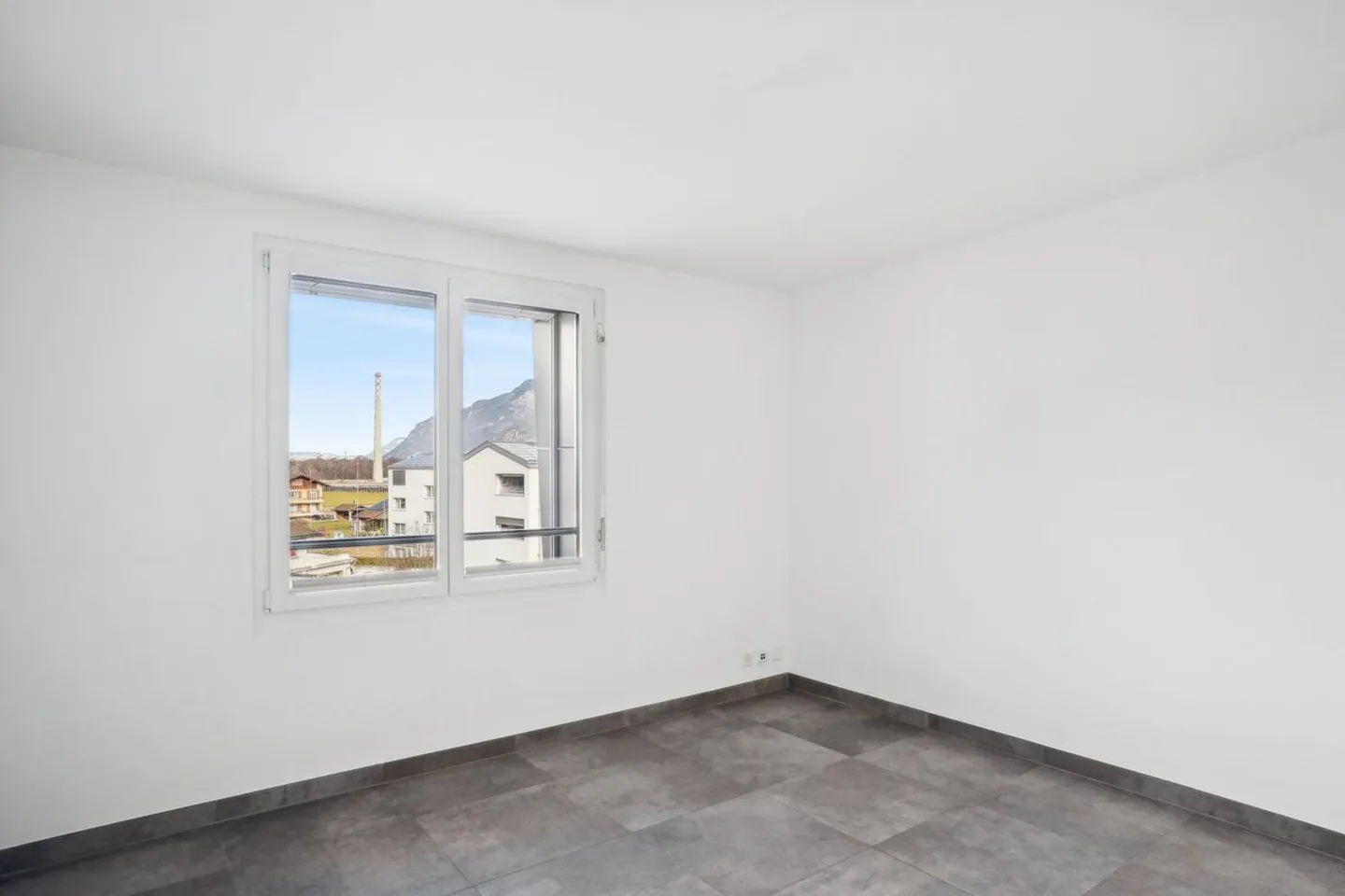 Leben in der Höhe: Geräumiges Penthouse mit Terrasse in Collombey-Muraz - Foto 7 von 11