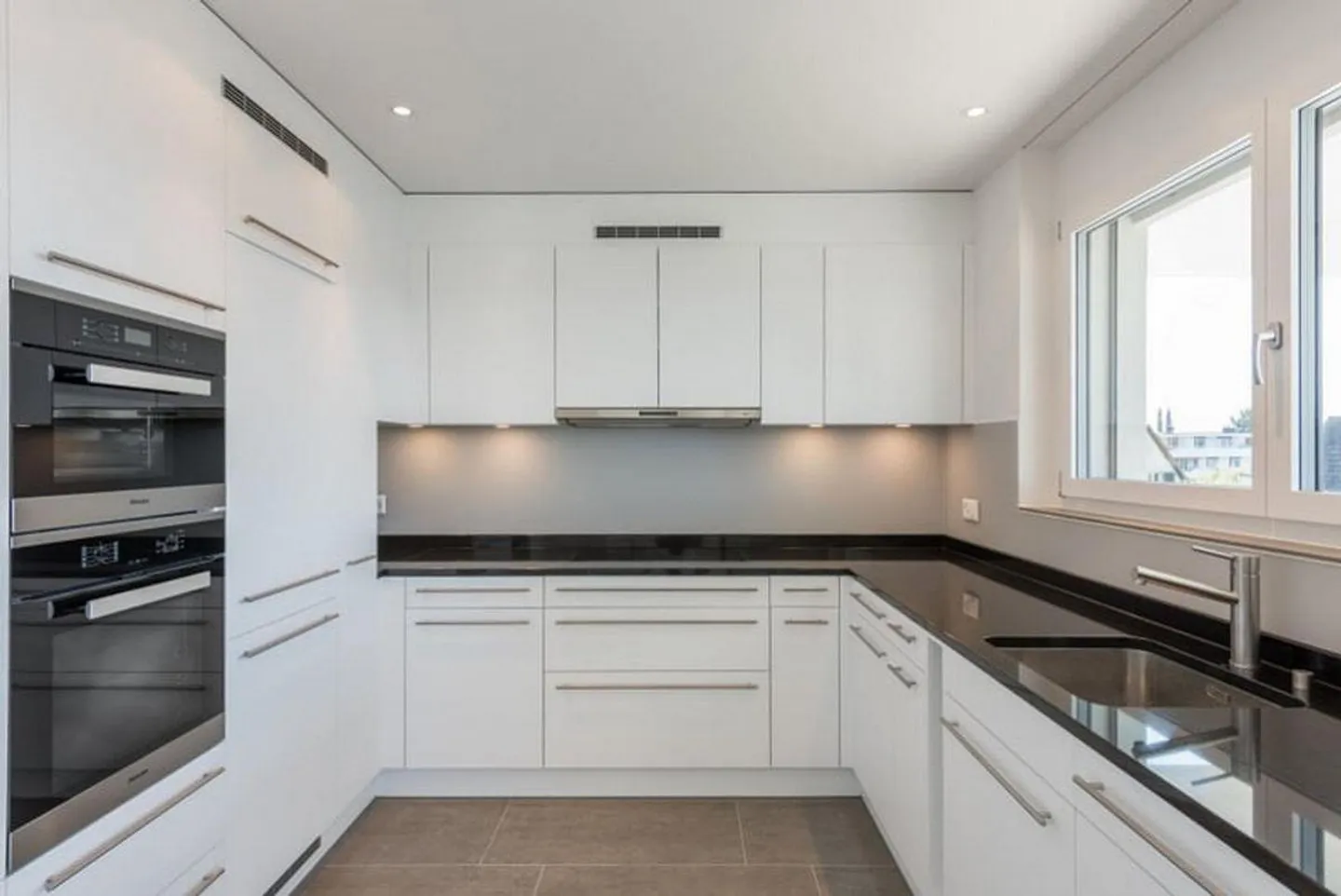 High-quality dream apartment in the southern quarter - Photo 2 of 11