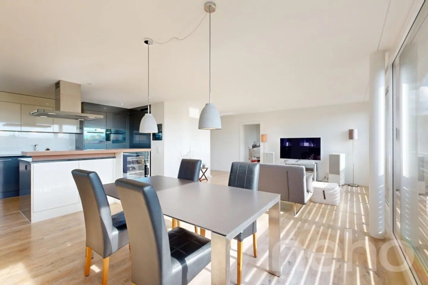 Modern 4.5-Room Apartment - Photo 1 of 12