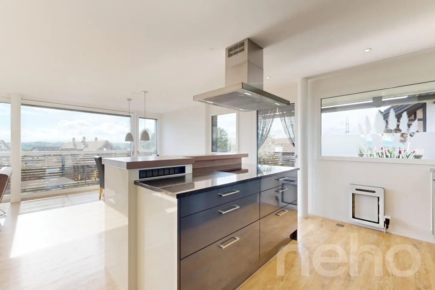 Modern 4.5-Room Apartment - Photo 2 of 12