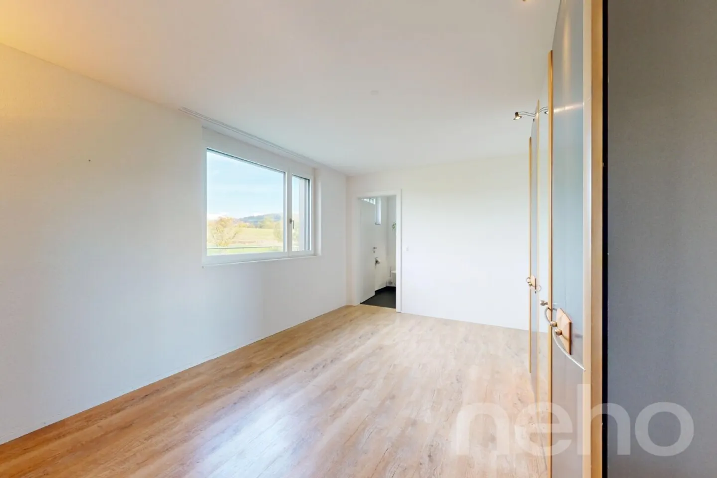 Modern 4.5-Room Apartment - Photo 11 of 12