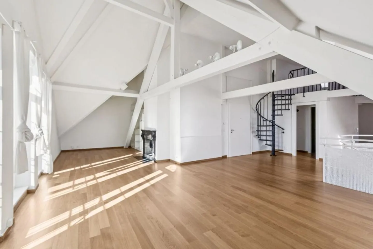 Wunderschöne 6-Zimmer-Duplex im Herzen von Aubonne - Foto 3 von 13