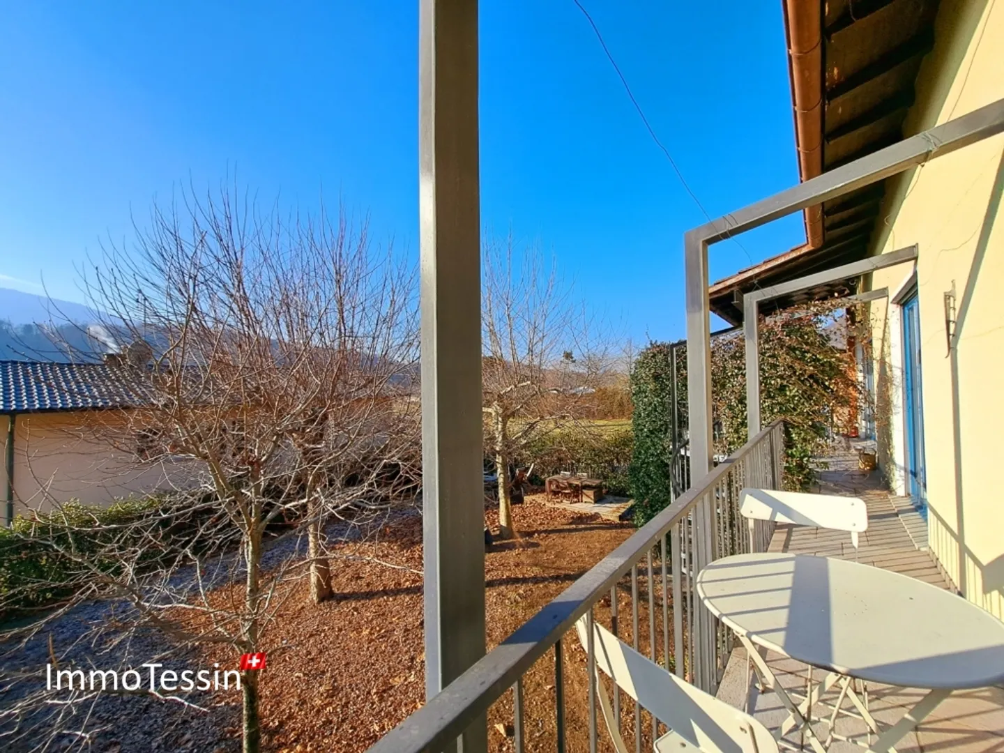 Villa esclusiva con grande giardino in una posizione privilegiata tra il Lago Maggiore e il Lago di Lugano - Foto 5 di 13