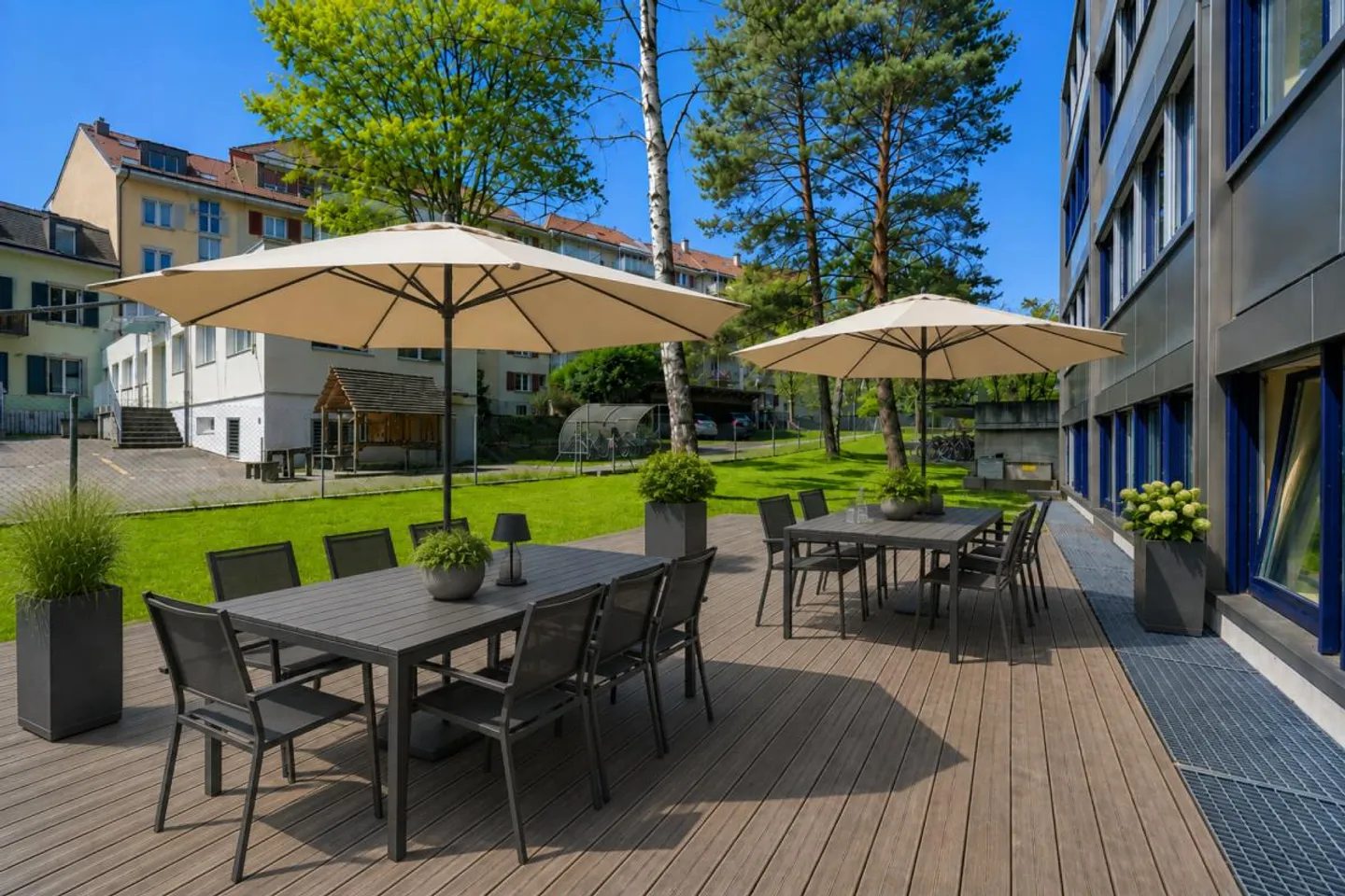 Espace de bureau/commercial agrandi à Mattenhof avec espace extérieur privé - Photo 1 sur 9