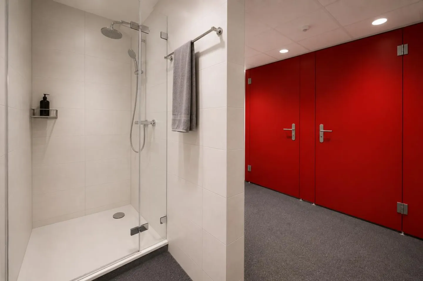 Espace de bureau/commercial agrandi à Mattenhof avec espace extérieur privé - Photo 8 sur 9