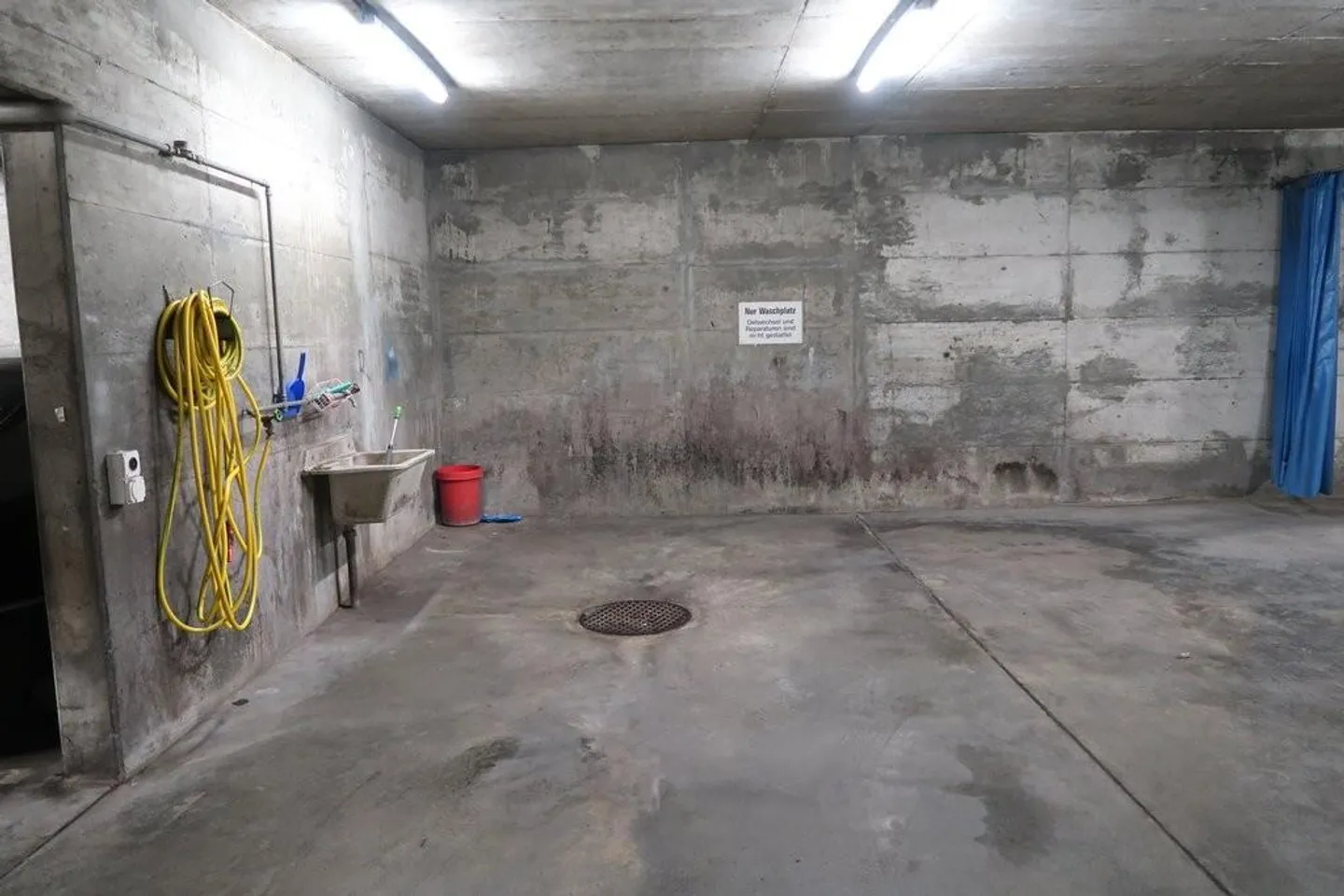 Outdoor parking space for rent - Photo 3 of 4