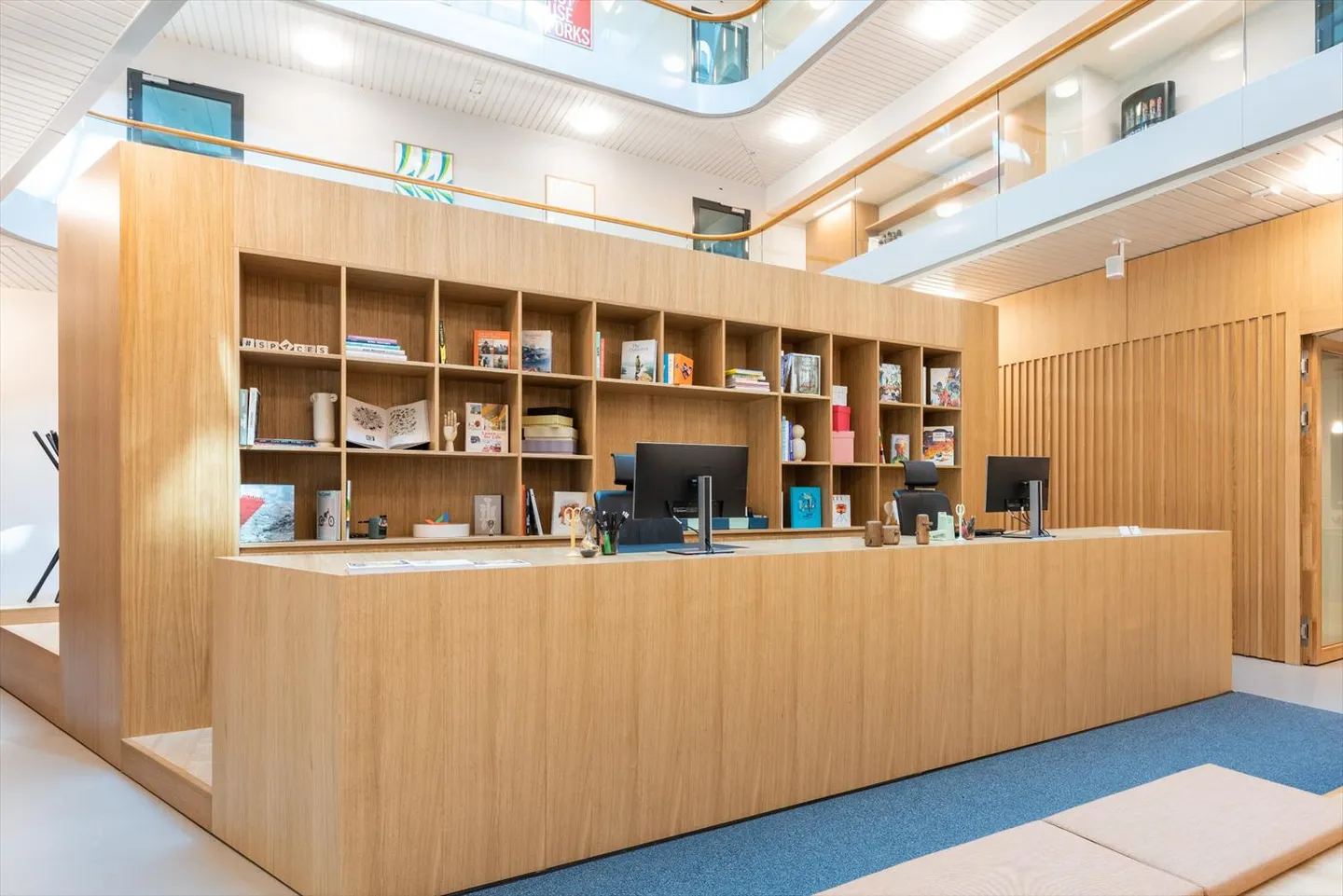 Ein Büro mit bemerkenswerter Ausstattung für 2 Personen bei Spaces Nations - Foto 3 von 15