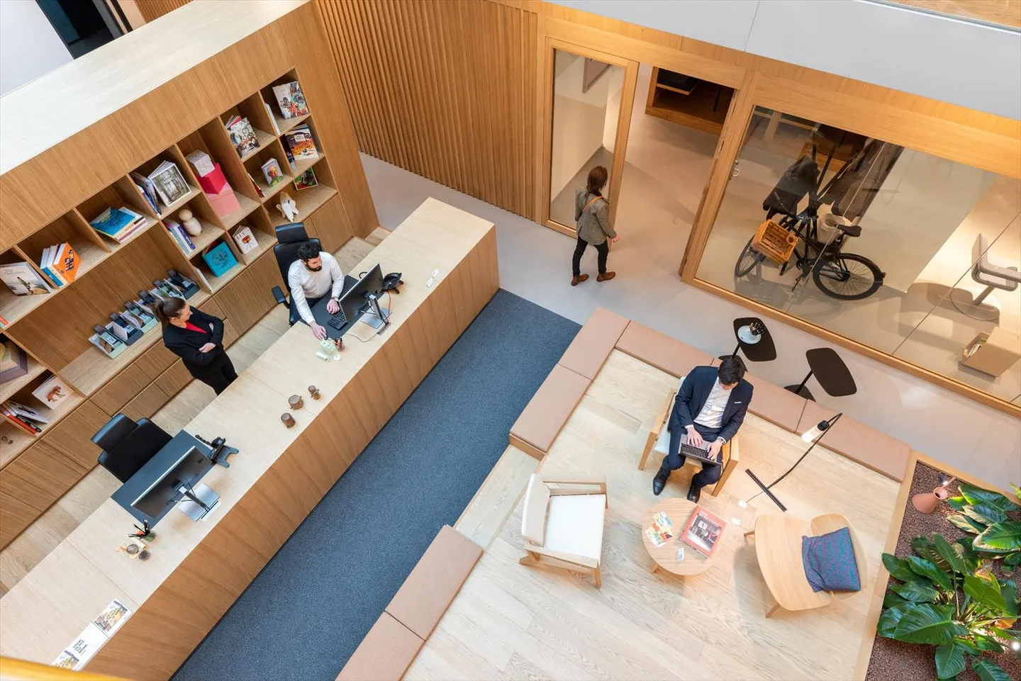 Ein Büro mit bemerkenswerter Ausstattung für 2 Personen bei Spaces Nations - Foto 4 von 15