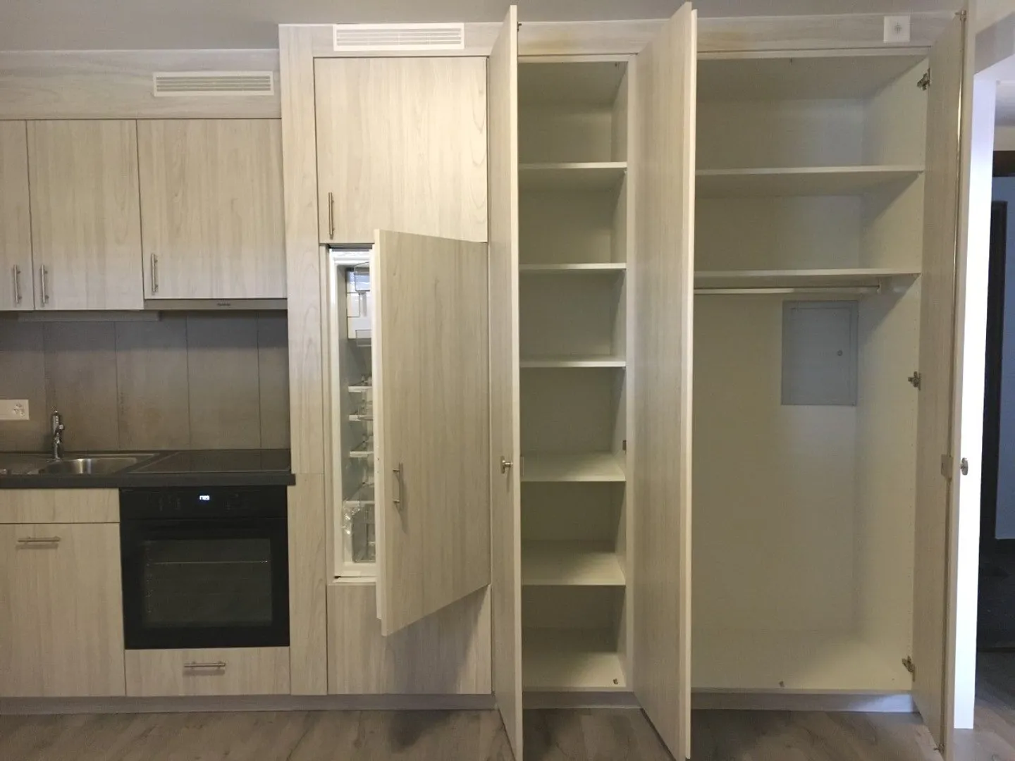 2.5 Room Apartment - Photo 2 of 8