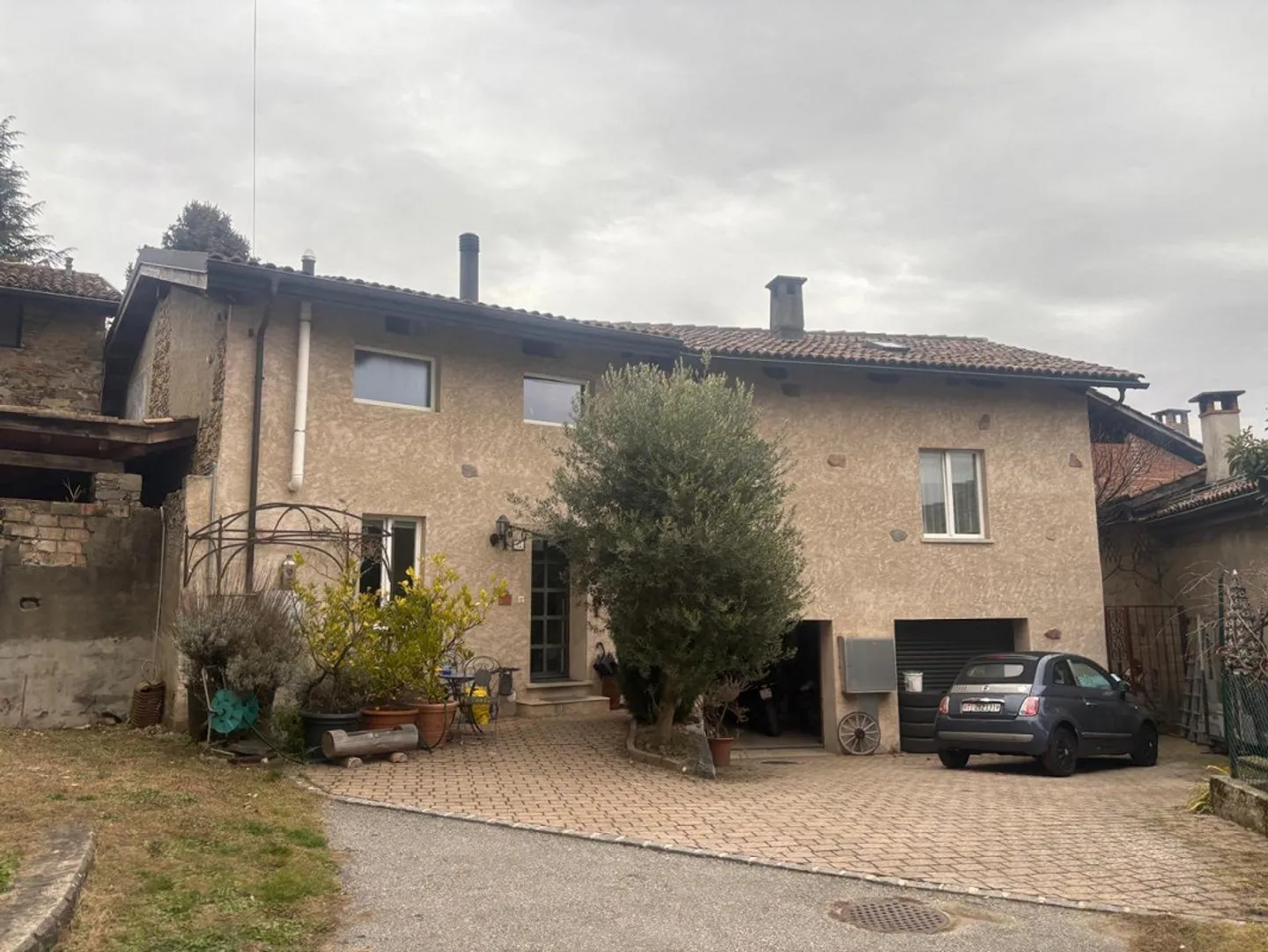 5 1/2 Room House with Garden - Photo 1 of 19